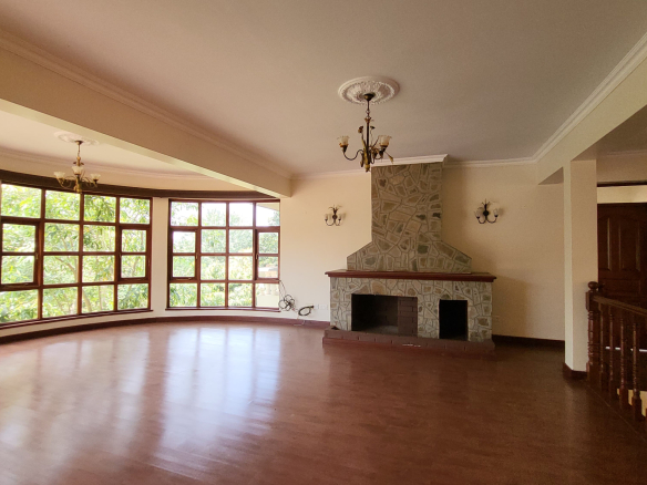 Family Home For Sale in the Luxurious Windsor Golf & Country Club Estate!