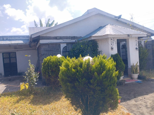 PROPERTY FOR SALE – 4 BEDROOM BUNGALOW WITH DSQ (MUGUGA, NAKURU NEAR BARNABAS)