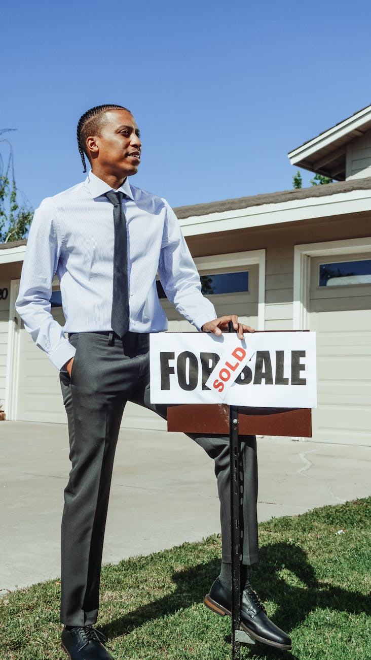Illustration of Diaspora Real Estate Services: Effortless Remote Property Buying & Investment