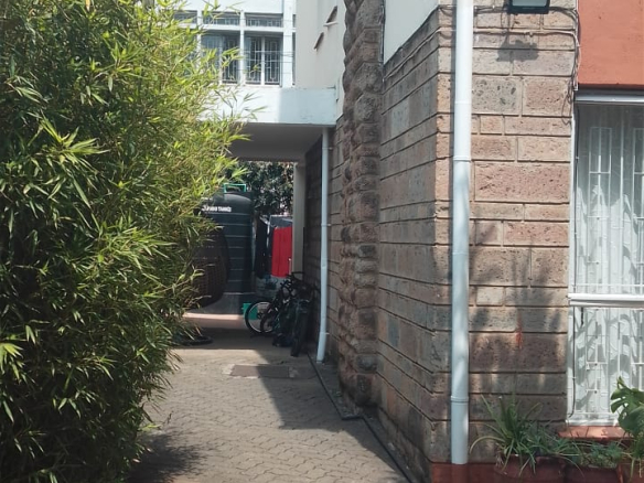 Spacious 4 Bedroom House with DSQ To Let in Hurlingham - Nairobi