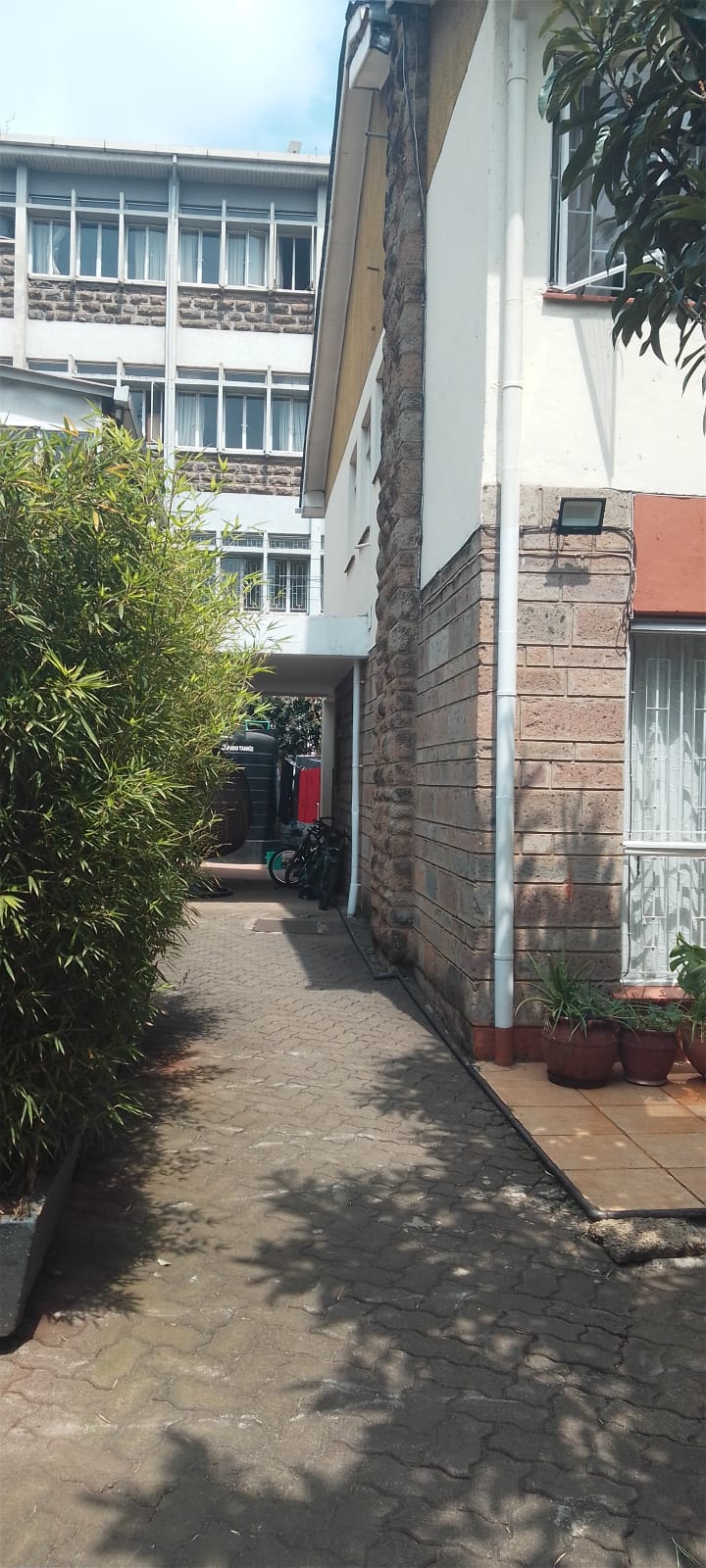 Spacious 4 Bedroom House with DSQ To Let in Hurlingham – Nairobi