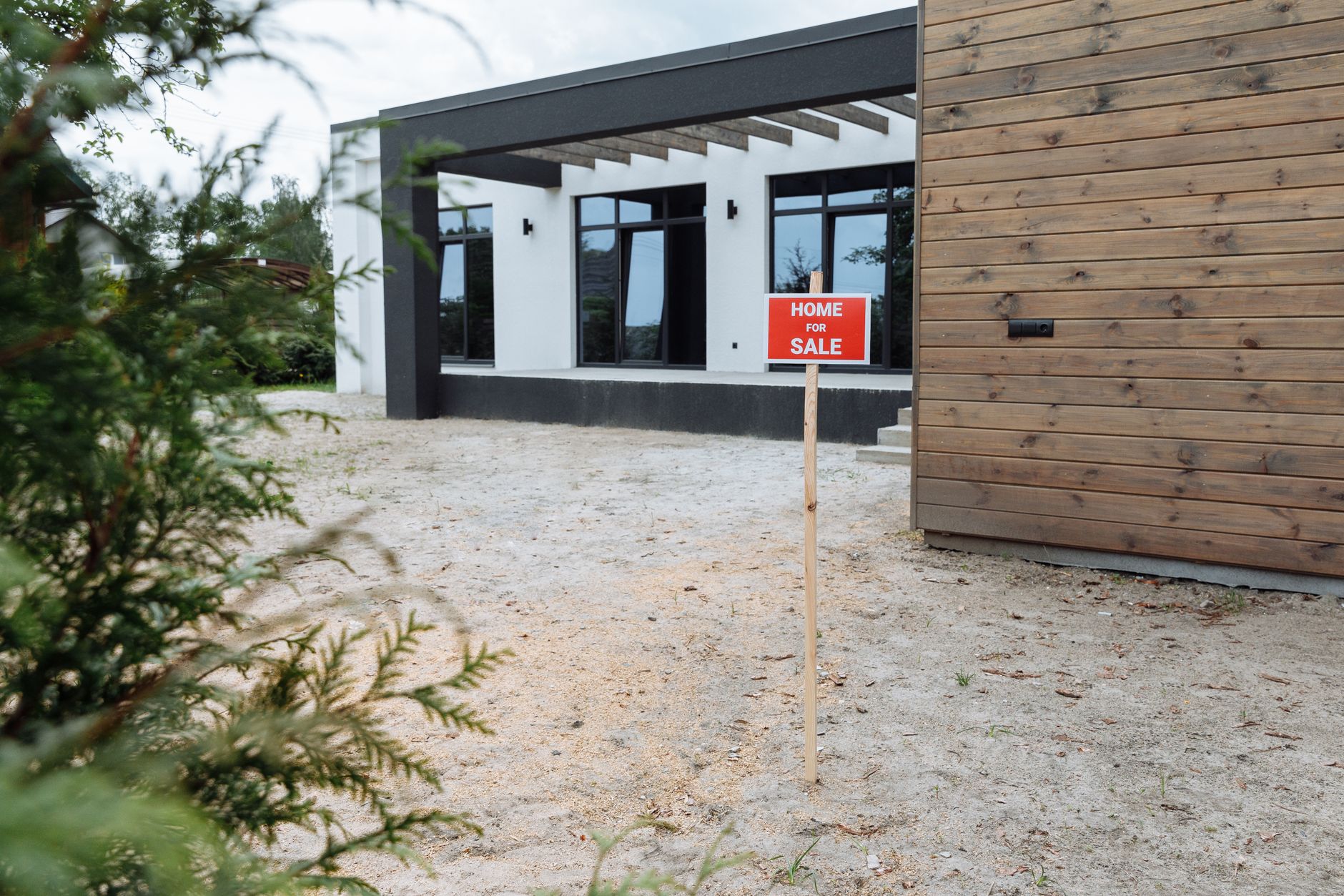 property won’t sell illustration for Why Your Property Won't Sell: 5 Shocking Mistakes Killing Your Deal